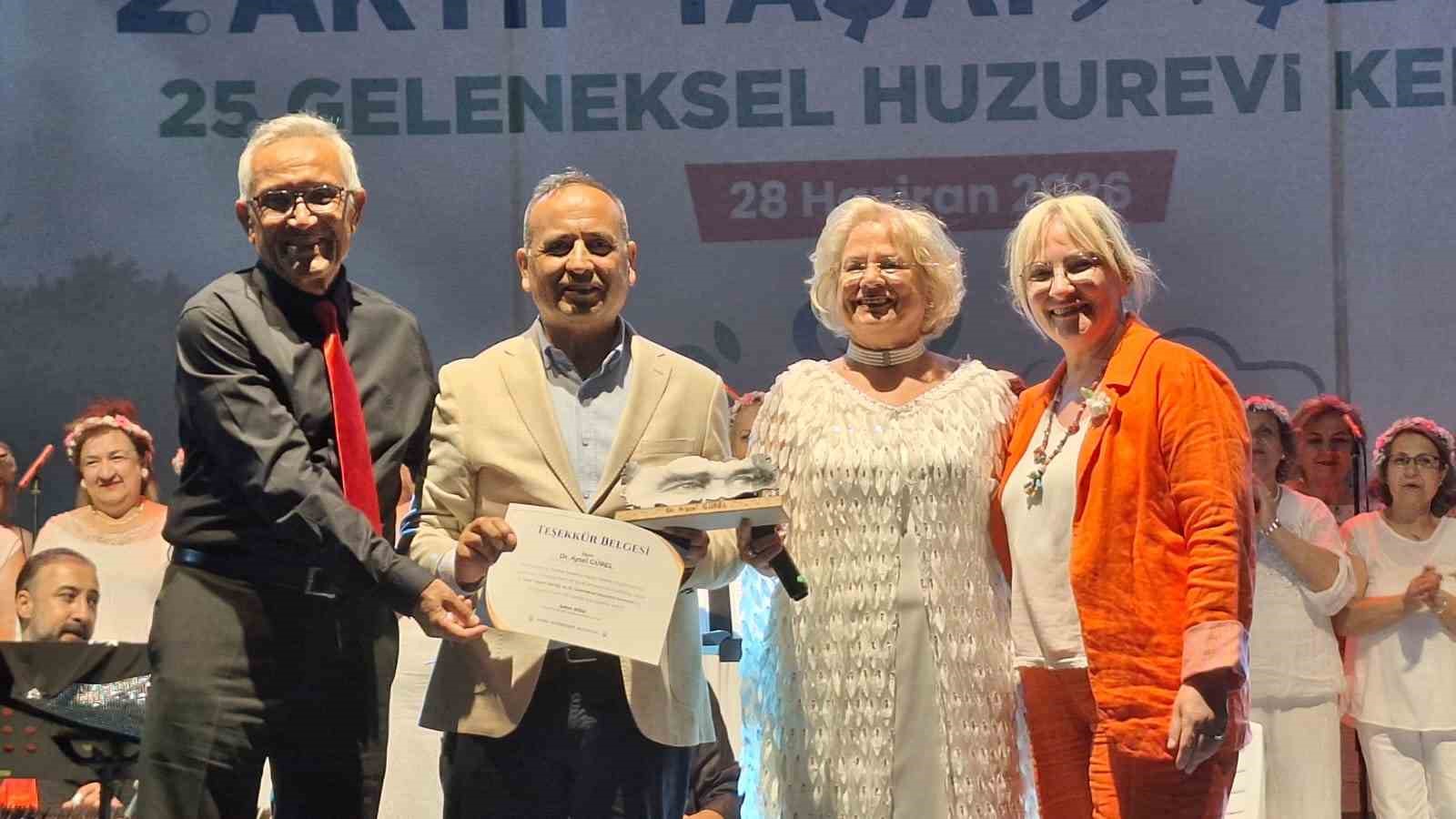 nilufer kadin korosu geleneksel hayir satisina renk katti 1 Cia5l8MS