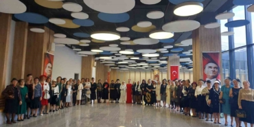 nilufer-kadin-korosundan-cumhuriyet-defilesi-PyggQ7kC.jpg