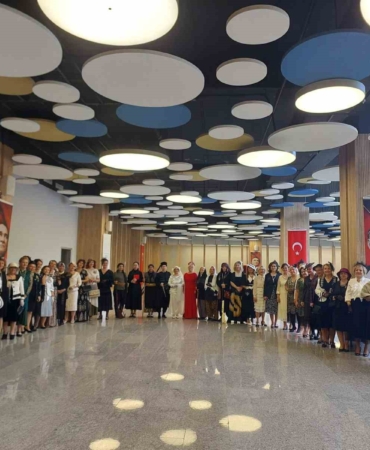 nilufer-kadin-korosundan-cumhuriyet-defilesi-PyggQ7kC.jpg