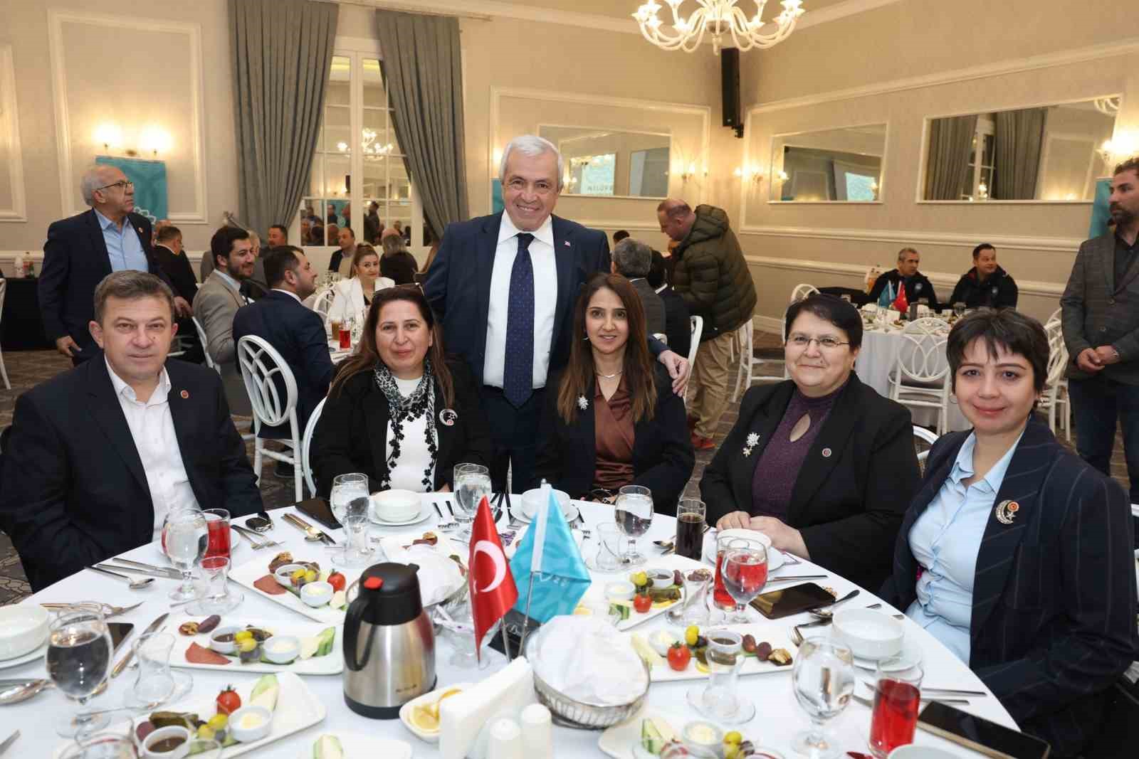 nilufer kardeslik sofrasinda bulustu 3 Vuth7bXe