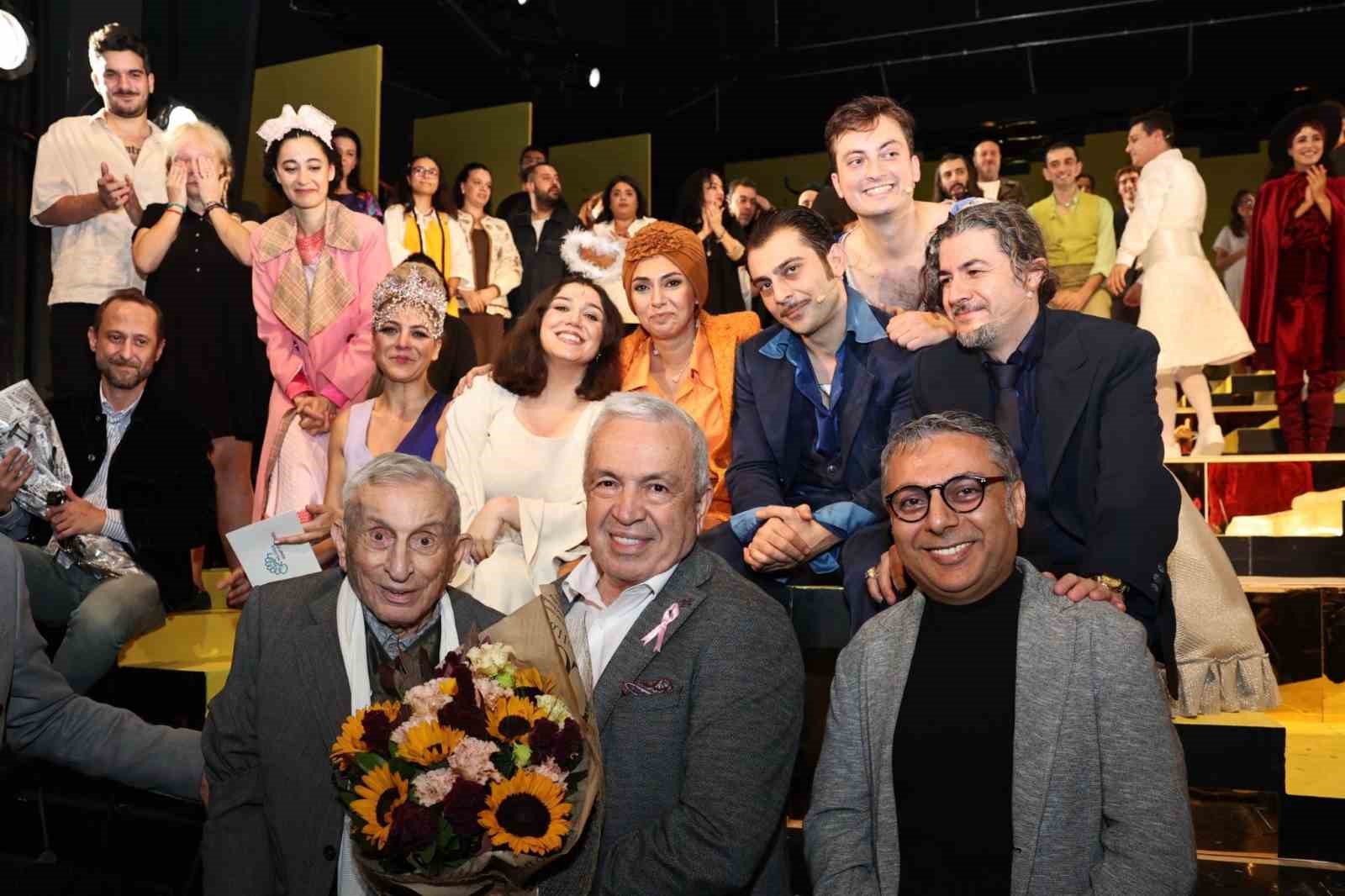 nilufer kent tiyatrosundan lukus hayat ile gorkemli sezon acilisi 1 kLeBEajZ