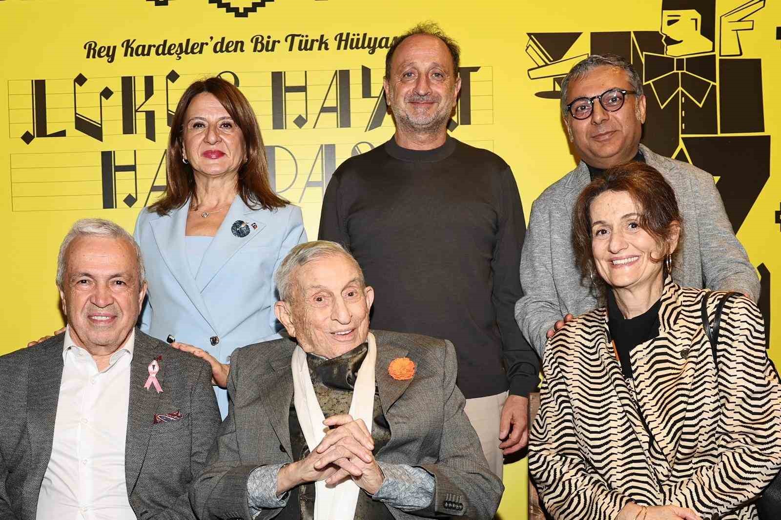 nilufer kent tiyatrosundan lukus hayat ile gorkemli sezon acilisi 4