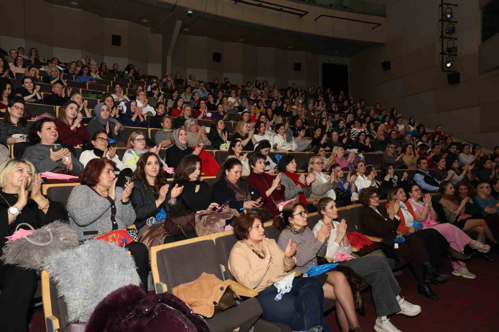 niluferde 8 marta ozel yagmur kadinlar muzikali 3 R5kEeGCJ