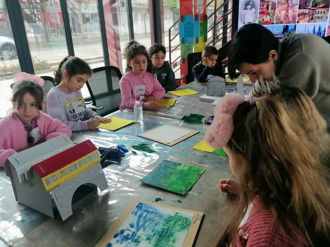 niluferde cocuklar sanatla ic ice 3 X3dGwhUt