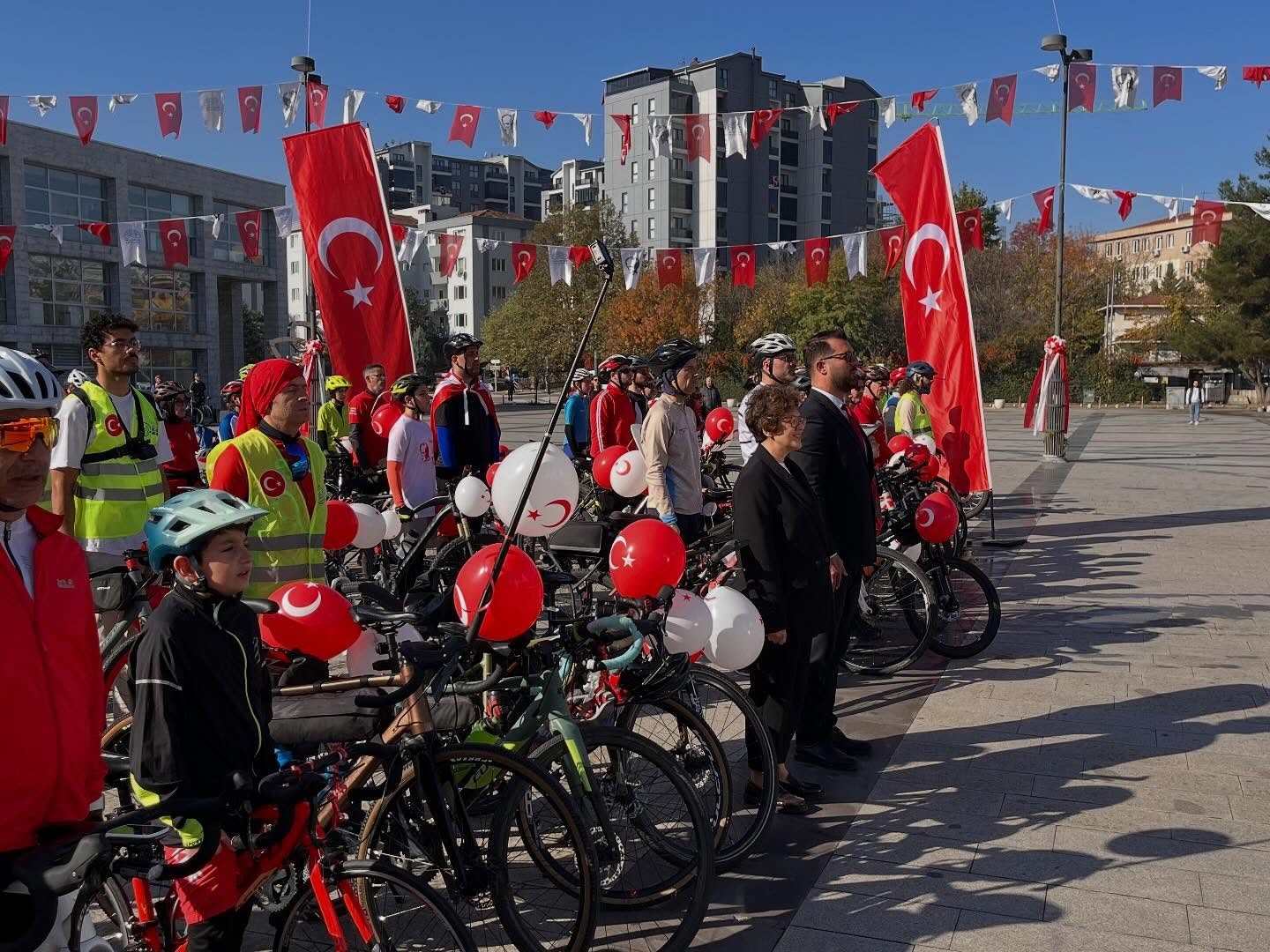 niluferde cumhuriyet coskusu pedallarla sokaklara tasindi 1 ZIDwdJzR