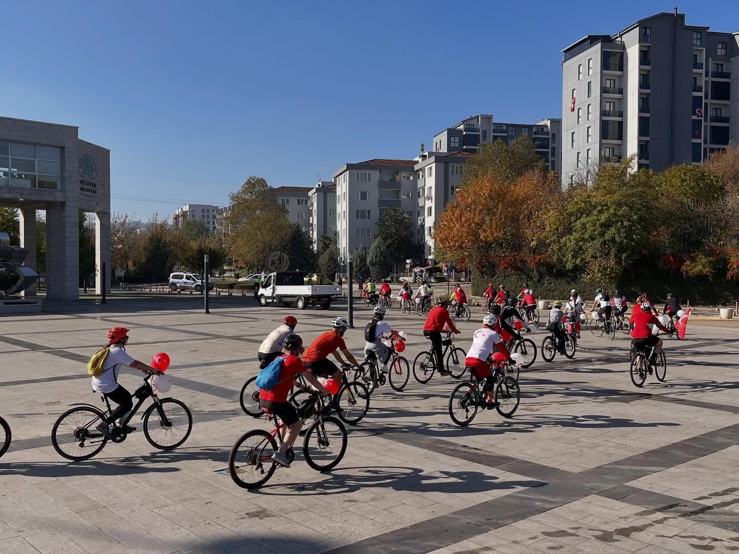 niluferde cumhuriyet coskusu pedallarla sokaklara tasindi 2 CEIg9mG1