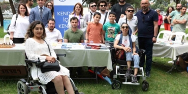 niluferde-engeller-sevgi-ile-asiliyor-fQhSzUgr.jpg