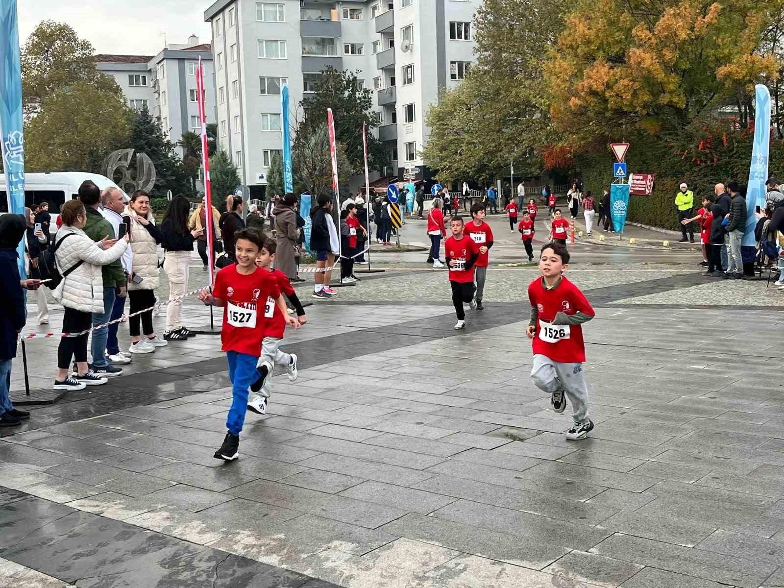 niluferde gencler ve cocuklar cumhuriyet icin kostu 1