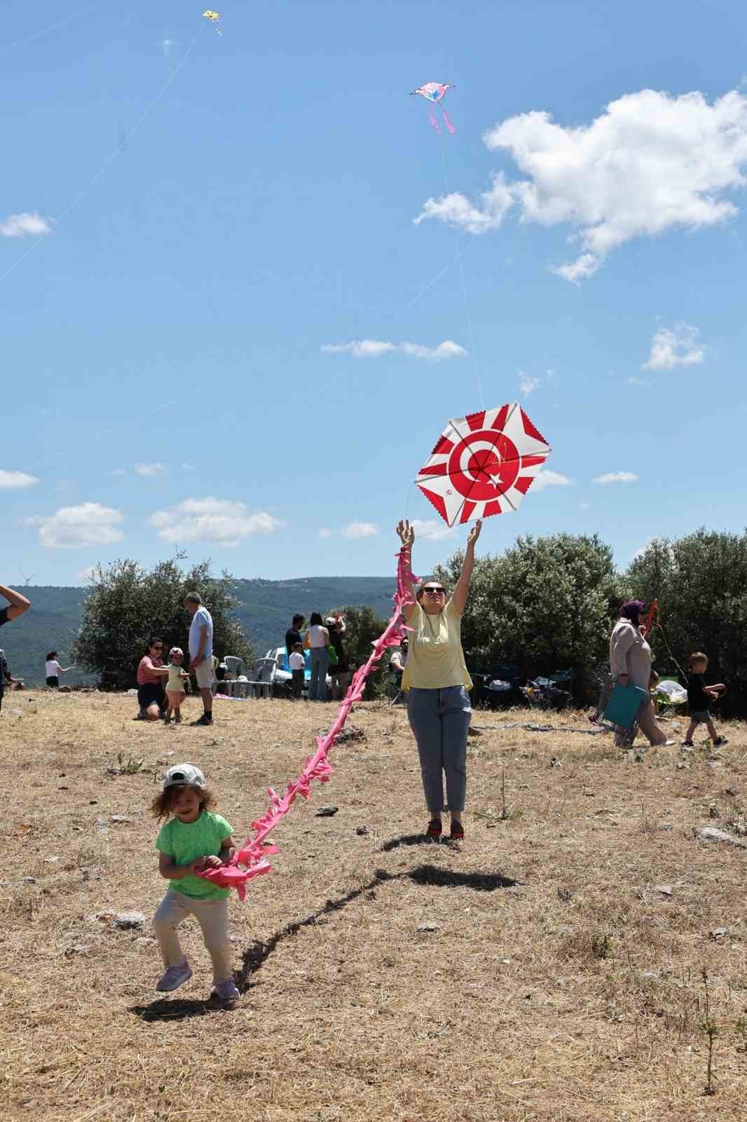 Nilüfer’de gökyüzü uçurtmalarla renklendi 7 niluferde gokyuzu ucurtmalarla renklendi 3 LmgXw1OL