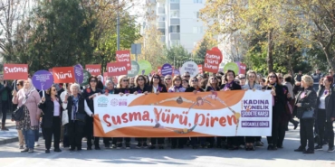 niluferde-kadinlardan-siddete-karsi-ortak-ses-susma-yuru-diren-ue71xk9W.jpg