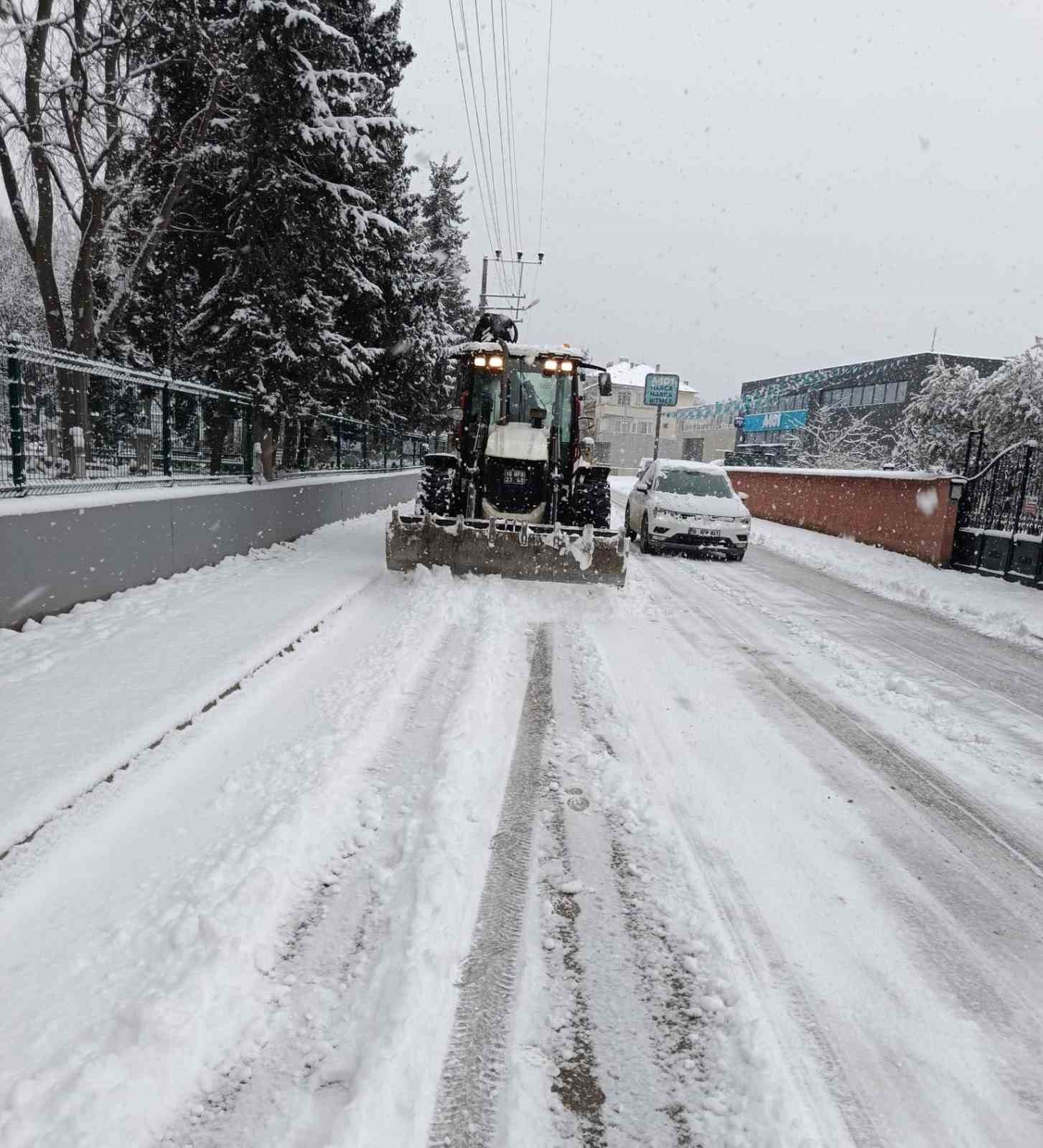 niluferde kar yagisina karsi kesintisiz mesai 3 VyrTQep2