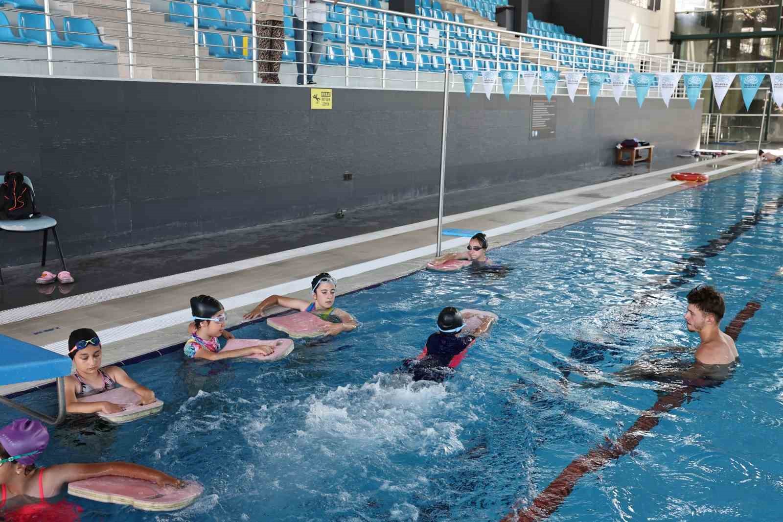 niluferde kirsal mahallelerdeki cocuklar yuzme ogreniyor 2 JfeaCS6Q
