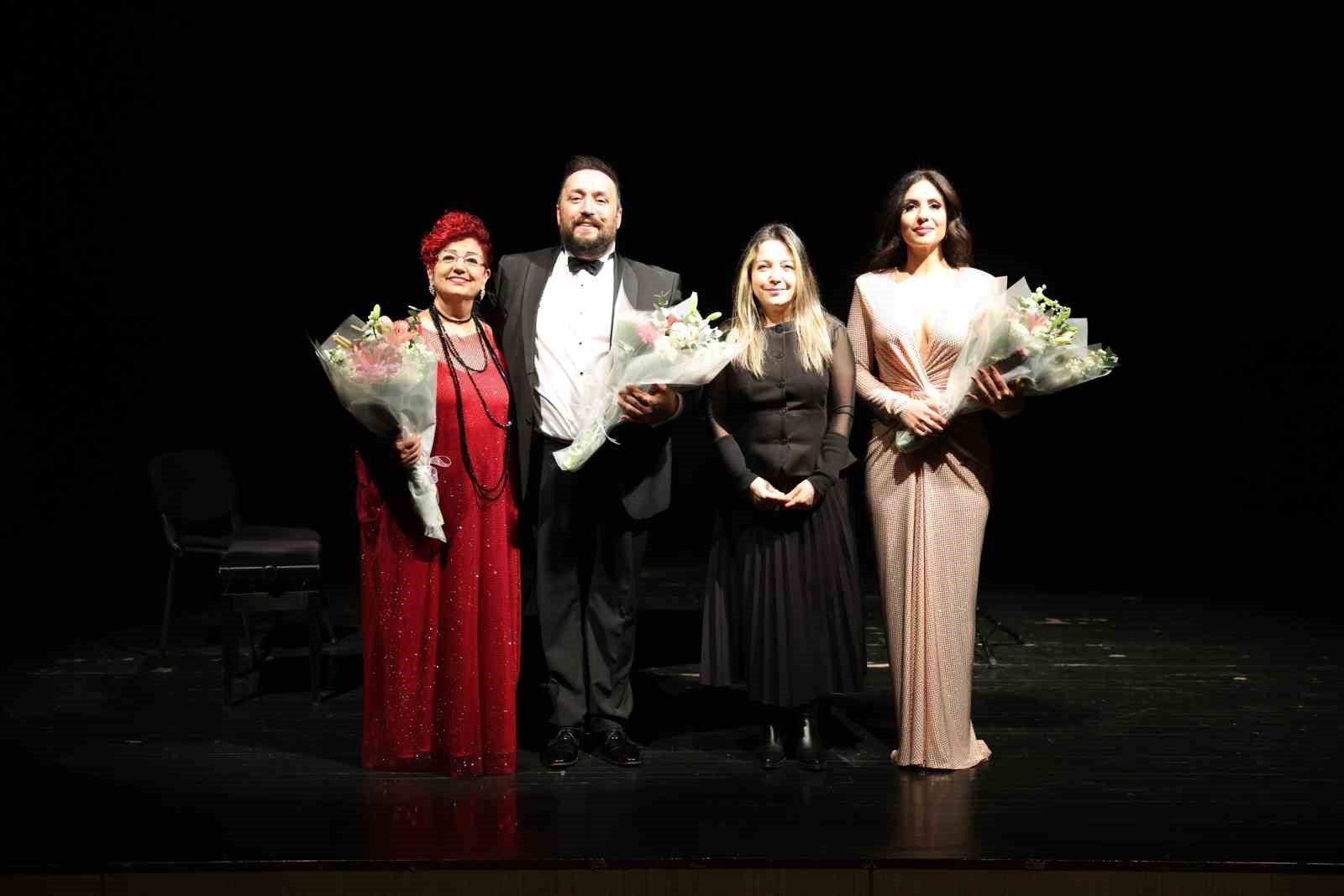 niluferde muzik dolu bir sevgililer gunu aksami 0 GzK6VYhR