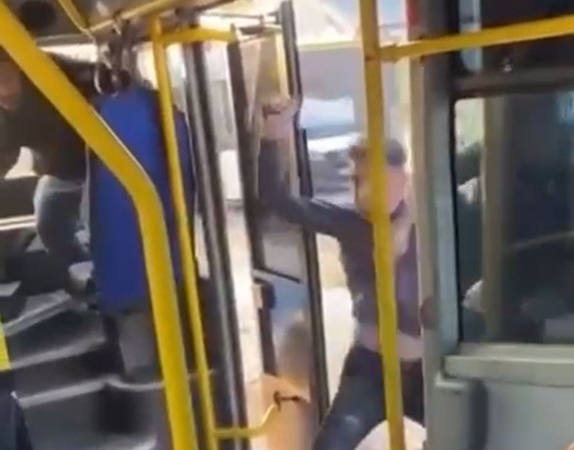 niluferde-otobusu-satirla-basti-j9l6z3YC.jpg