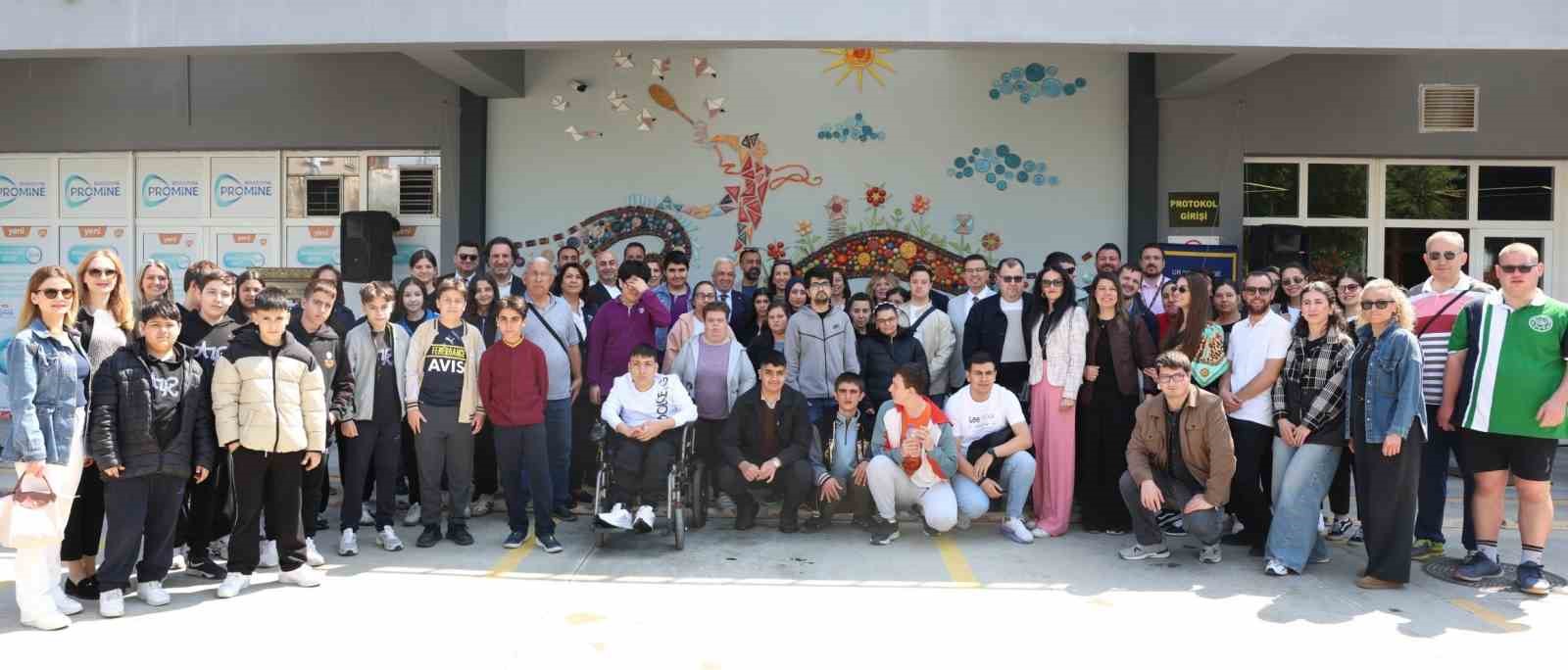 niluferde renkli dayanisma sanat ve sevgi panosu 1 Me61d436