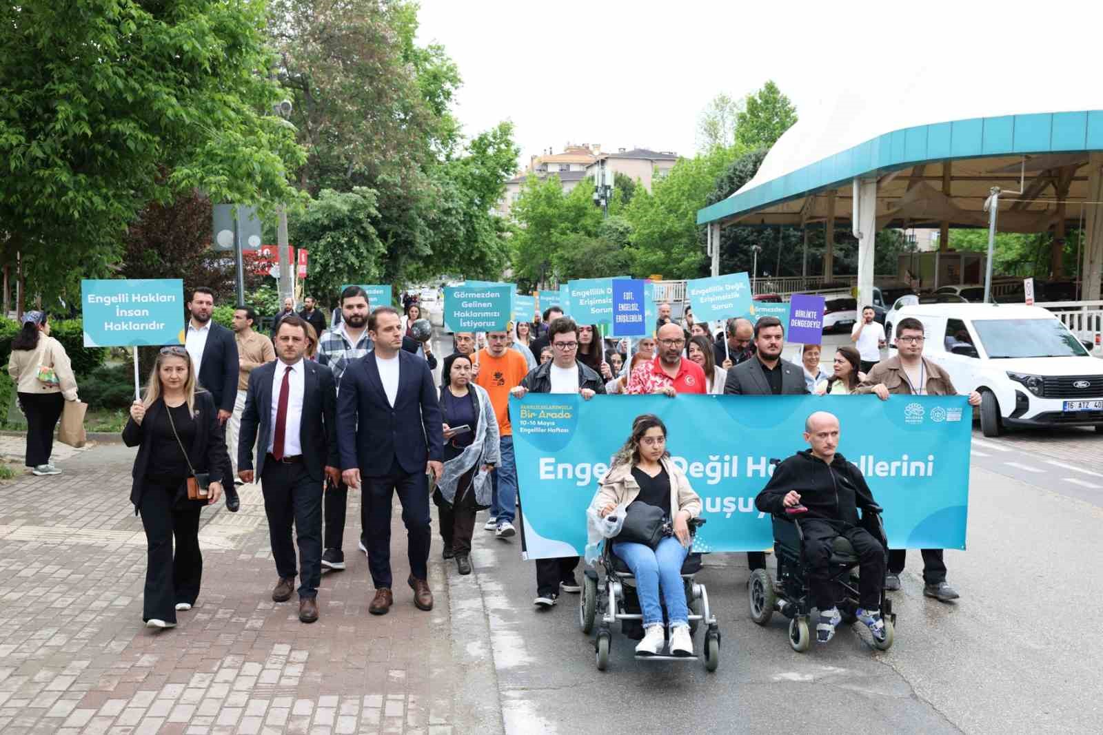 Nilüfer’de sloganlar engelleri aşmak için yükseldi 6 niluferde sloganlar engelleri asmak icin yukseldi 2 OlqgT7U7