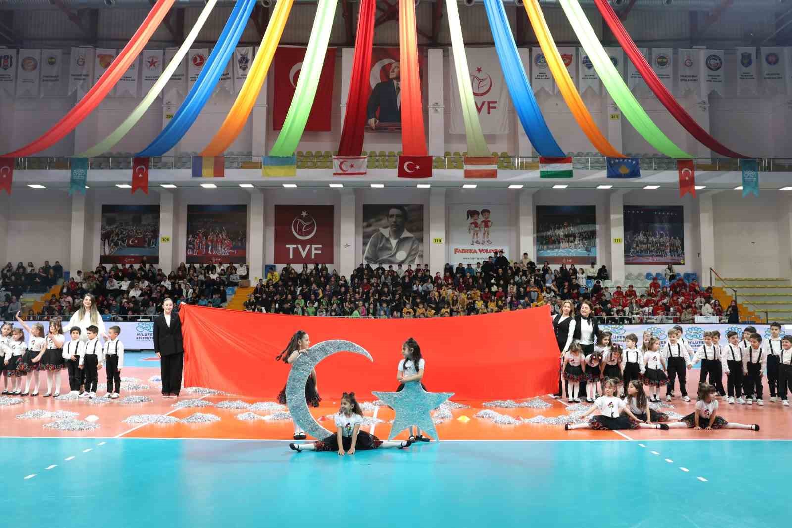niluferde spor coskusu 4 TlgKmQpq
