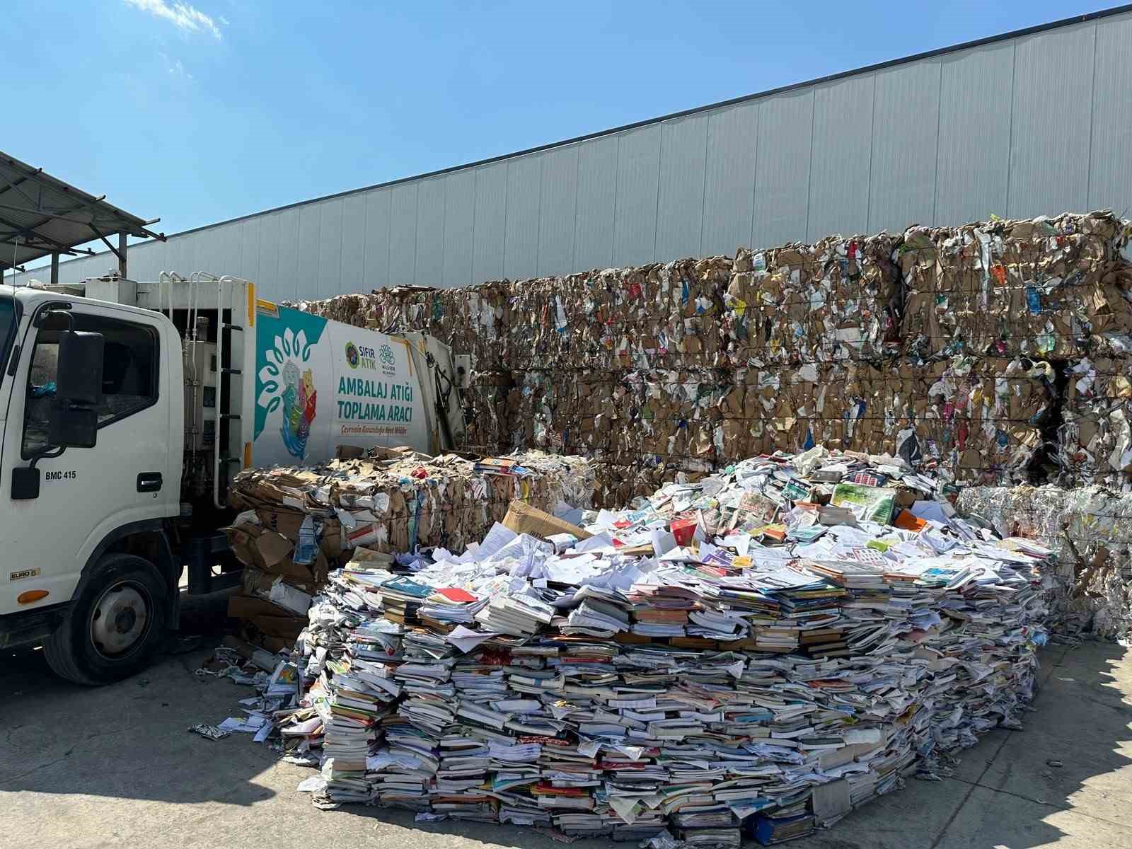 Nilüfer’de tonlarca eski kitap geleceğe umut oldu 4 niluferde tonlarca eski kitap gelecege umut oldu 0