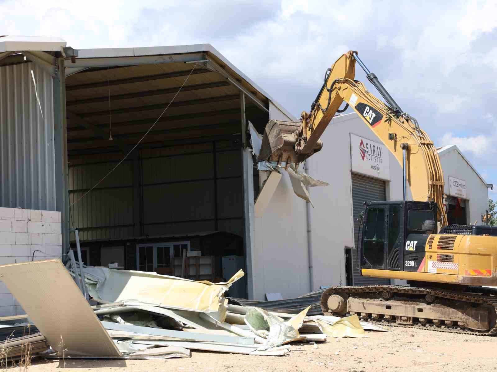 Nilüfer’de toplam 3 bin 300 metrekarelik 3 kaçak yapı yıkıldı 9 niluferde toplam 3 bin 300 metrekarelik 3 kacak yapi yikildi 5 YrNQy6Tm