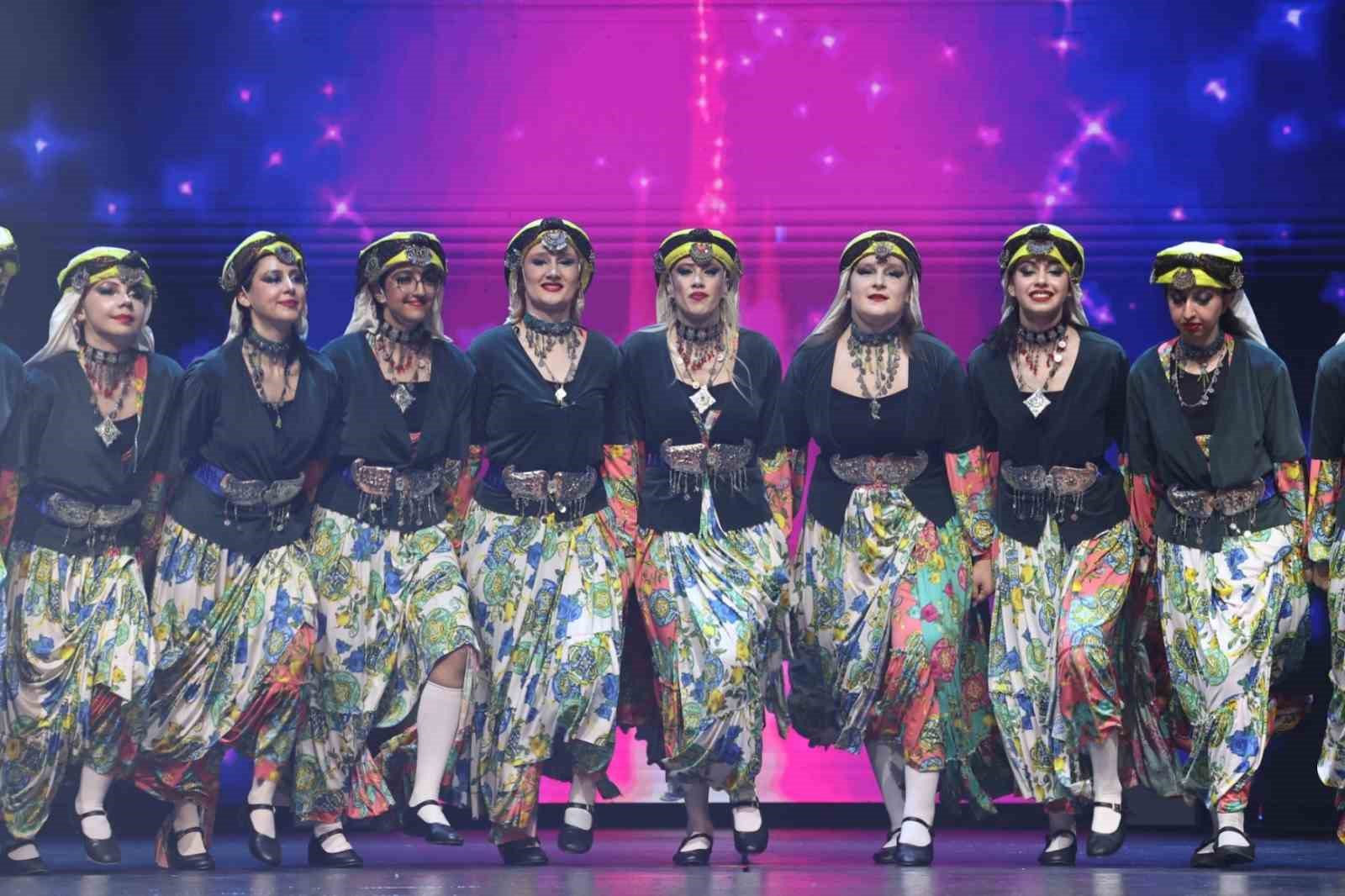niluferin danscilarindan gorsel solen 0 Y2yQKya9