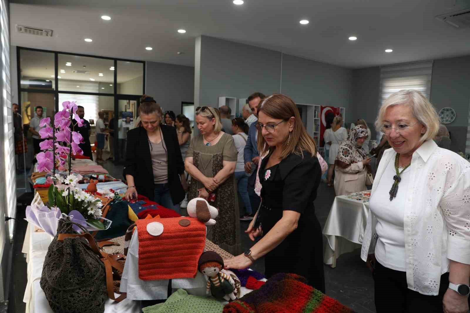 Nilüfer’in olgun gençlerinden yıl sonu sergisi 9 niluferin olgun genclerinden yil sonu sergisi 5 fmWmOtzT