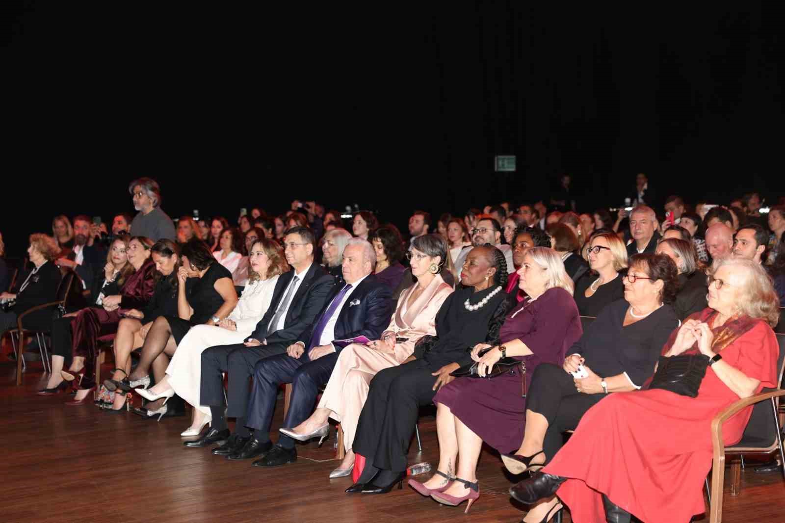 niluferin sosyal girisimcilik vizyonuna altin pusula odulu 3 568VNcge