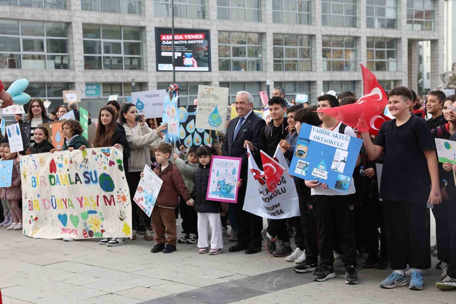 niluferli cocuklardan gelecek icin anlamli yuruyus 1 ZfzDf95j