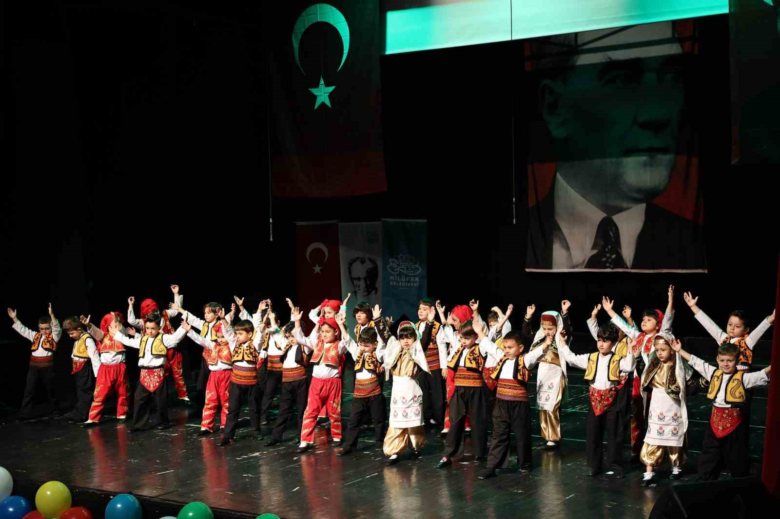 Nilüferli miniklerin mezuniyet sevinci 4 niluferli miniklerin mezuniyet sevinci 0 Fs9GM97g