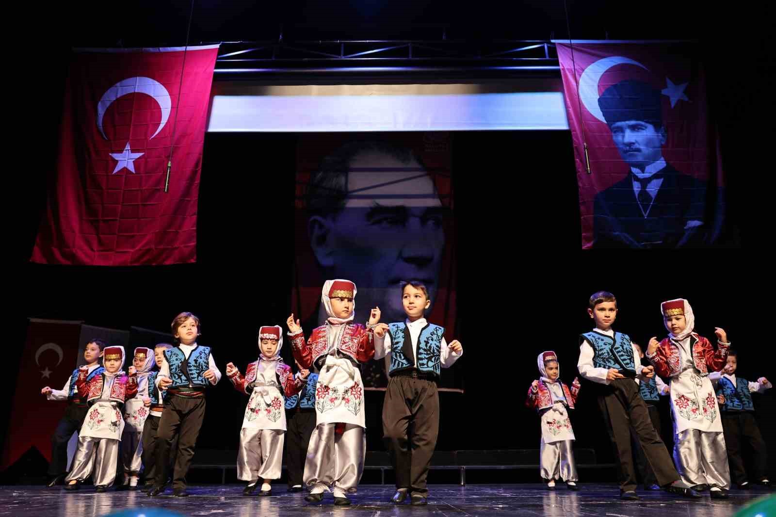 Nilüferli miniklerin mezuniyet sevinci 5 niluferli miniklerin mezuniyet sevinci 1 GnsvOM51