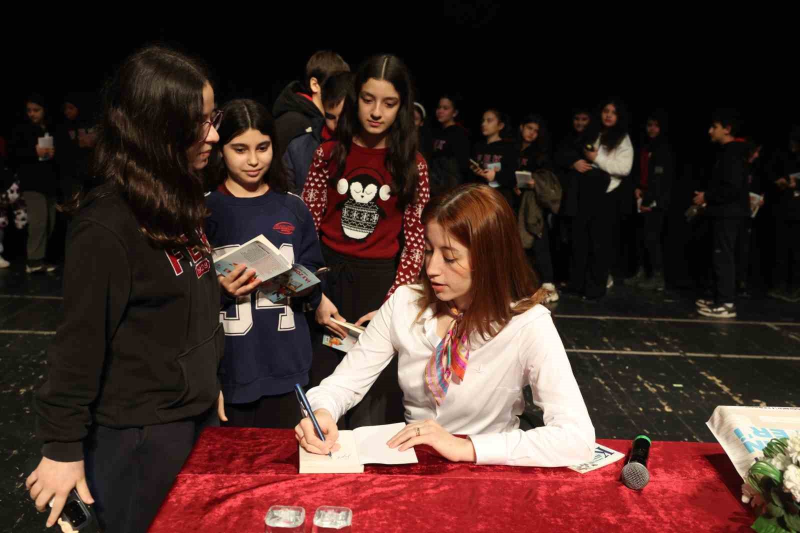 niluferli ogrenciler yazar melis sena yilmaz ile bulustu 3
