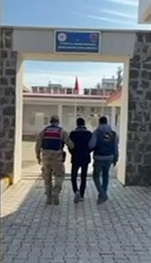 Nişan merasiminde havaya ateş açan şüpheli yakalandı 6 nisan merasiminde havaya ates acan supheli yakalandi 2 E2w5YeOW