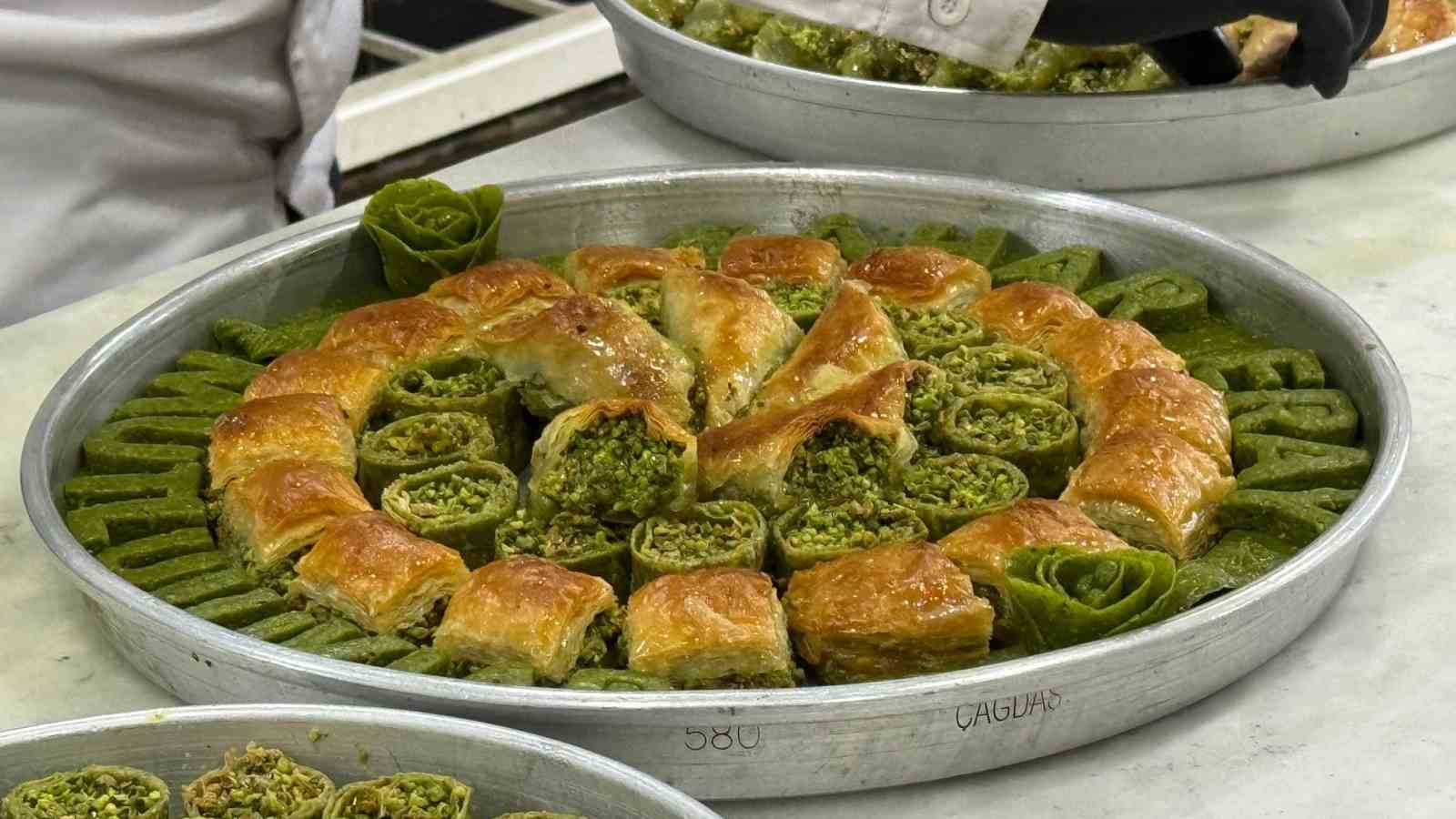 nisan ve kiz istemelerinde yeni trend baklava tepsisi 2 635YXAgw