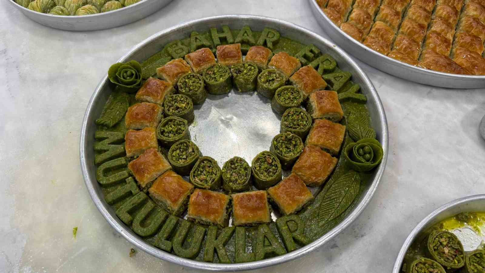 nisan ve kiz istemelerinde yeni trend baklava tepsisi 3 LA1iQQGh