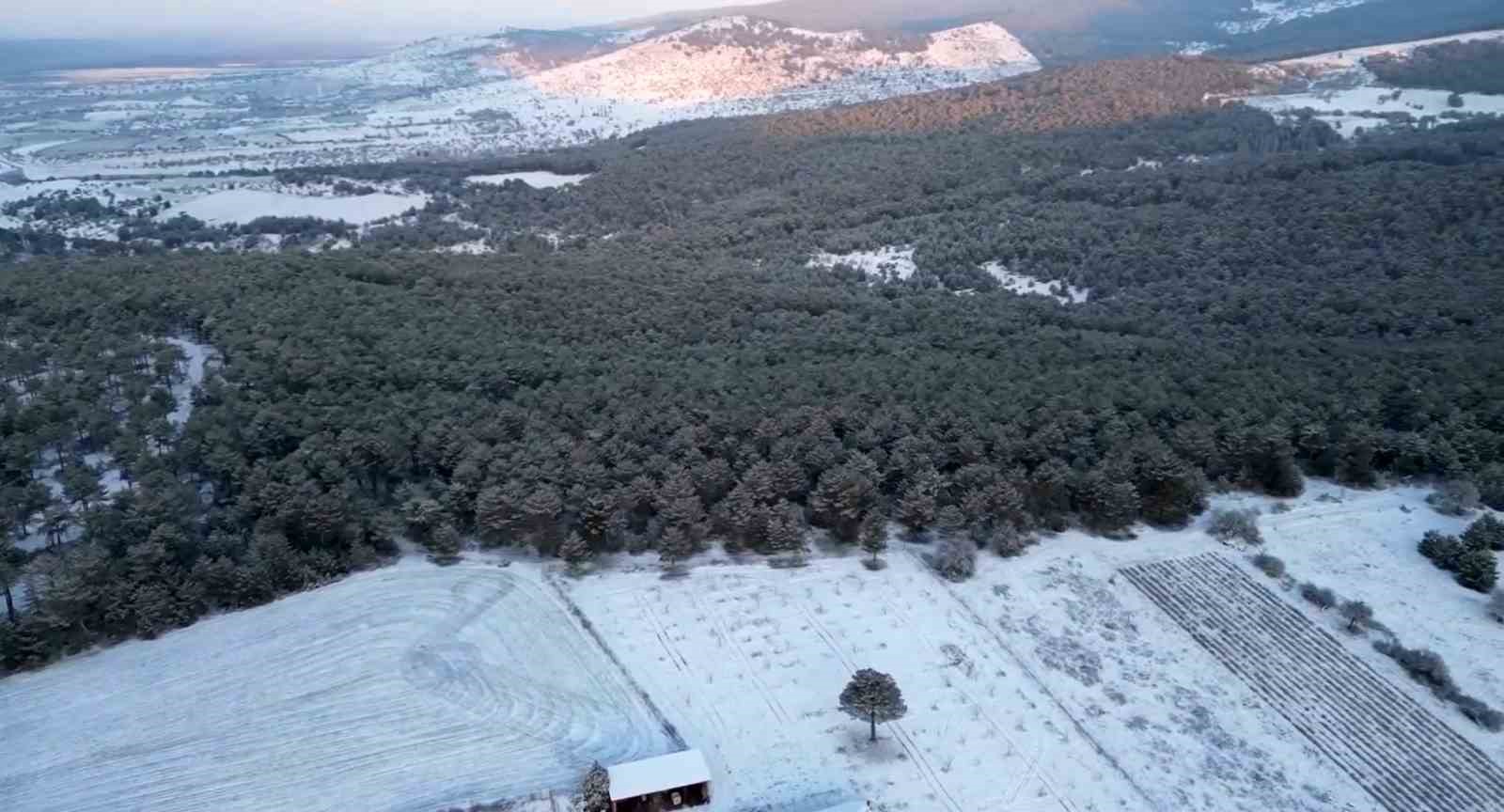nisan yagan kar mahalleyi beyaz ortu ile kapladi 1 WWIqkuZS