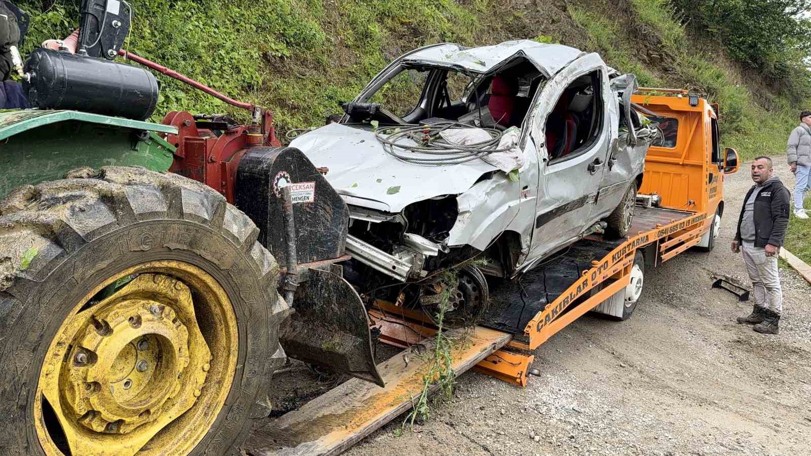nisanli cifti ayiran kazada ucuruma yuvarlanan arac 7 saatlik calismayla cikartildi 2 MOFMJ8yK
