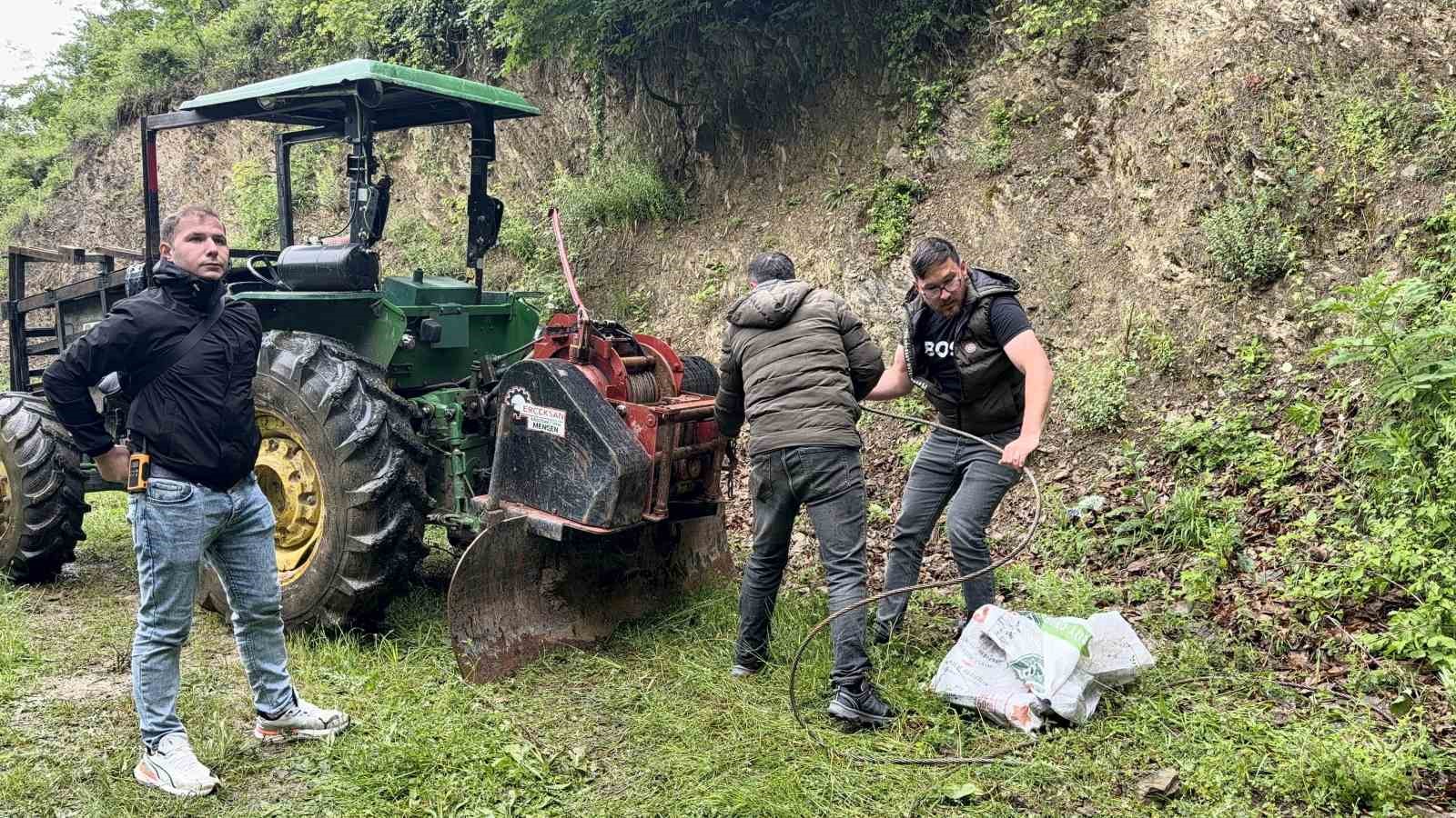 nisanli cifti ayiran kazada ucuruma yuvarlanan arac 7 saatlik calismayla cikartildi 6 vI6el3cS