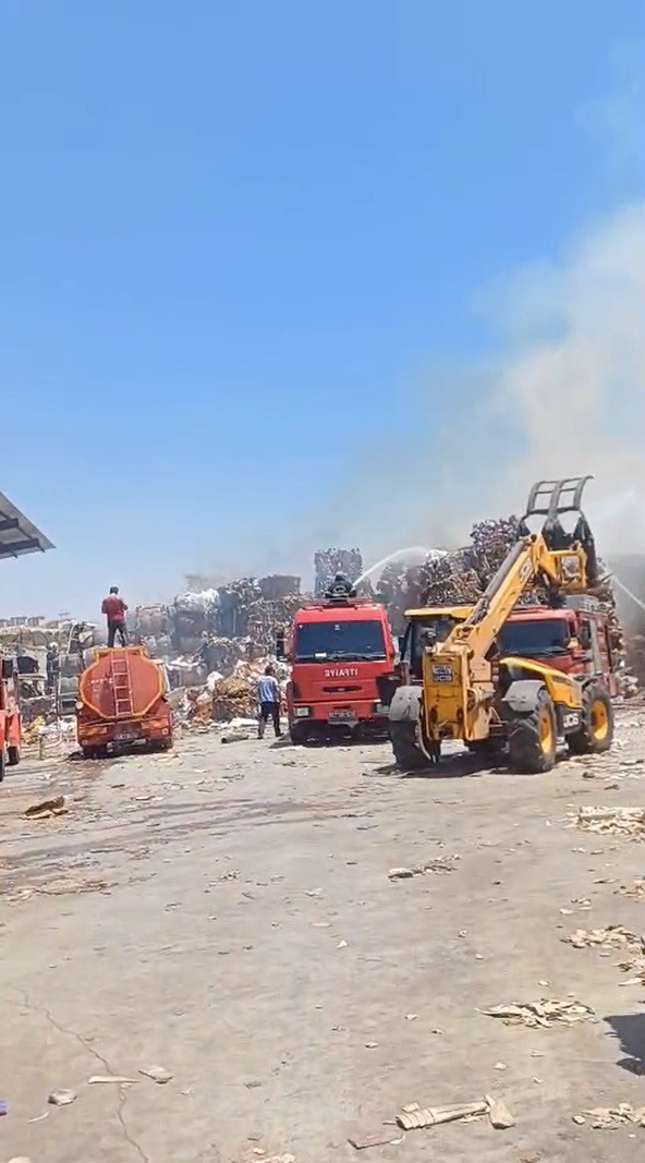 nizipte kagit fabrikasinda yangin 1 4RHaXYOU