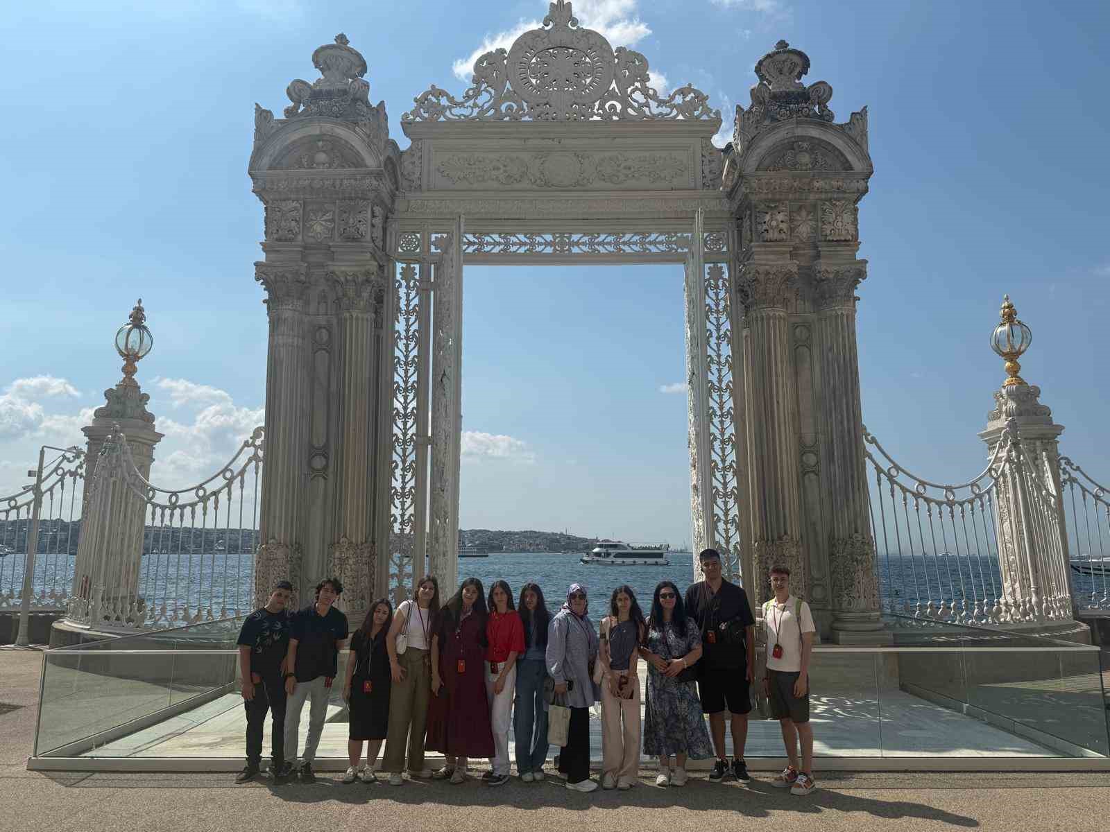 Nobel ödüllü bilim insanı Aziz Sancar’ın yeğeni, kitabını okuyan lise öğrencilerini İstanbul gezisiyle ödüllendirdi 5 nobel odullu bilim insani aziz sancarin yegeni kitabini okuyan lise ogrencilerini istanbul gezisiyle odullendirdi
