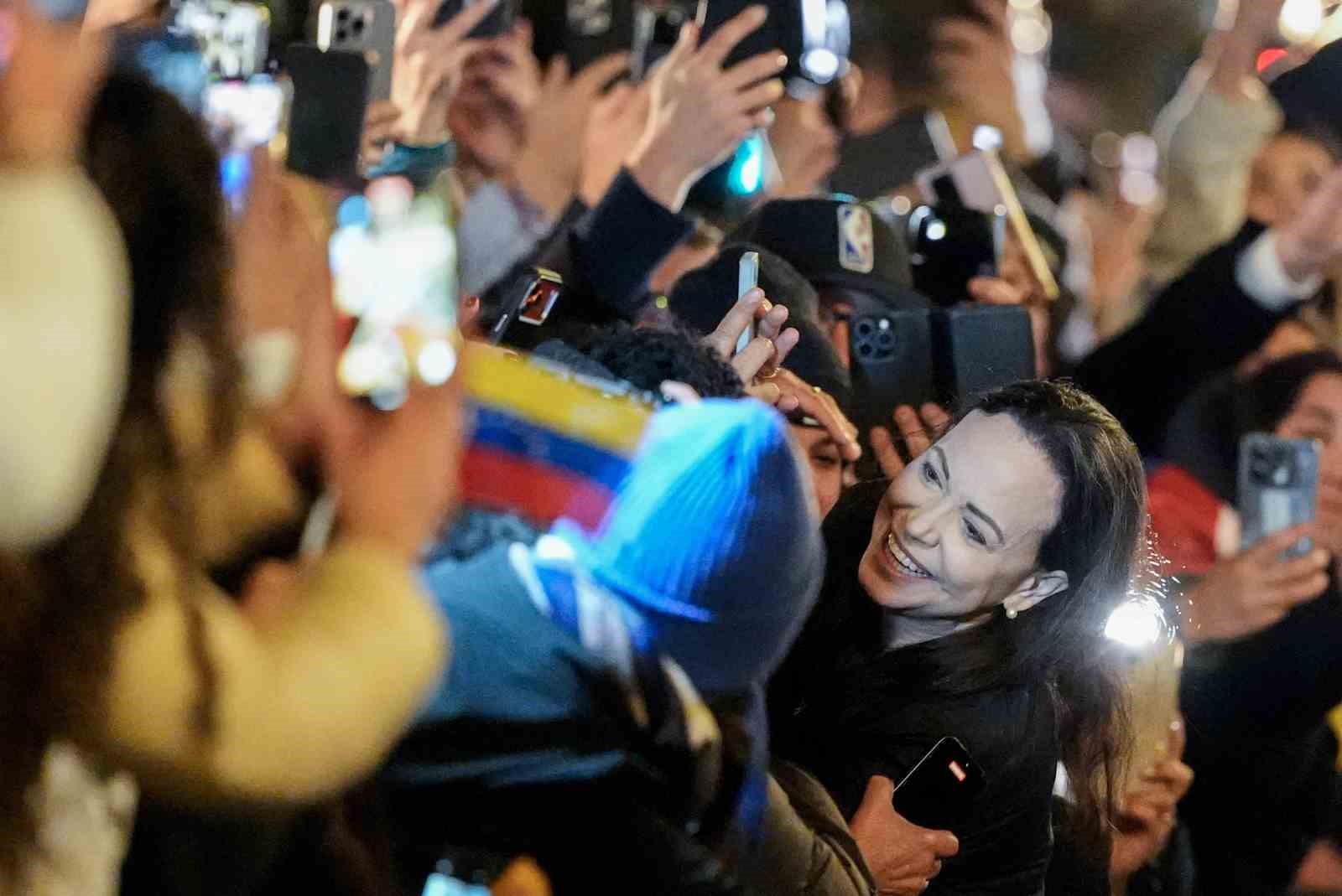 nobel odullu venezuelali muhalefet lideri machado 16 ay sonra ilk kez kamuoyu onunde 8