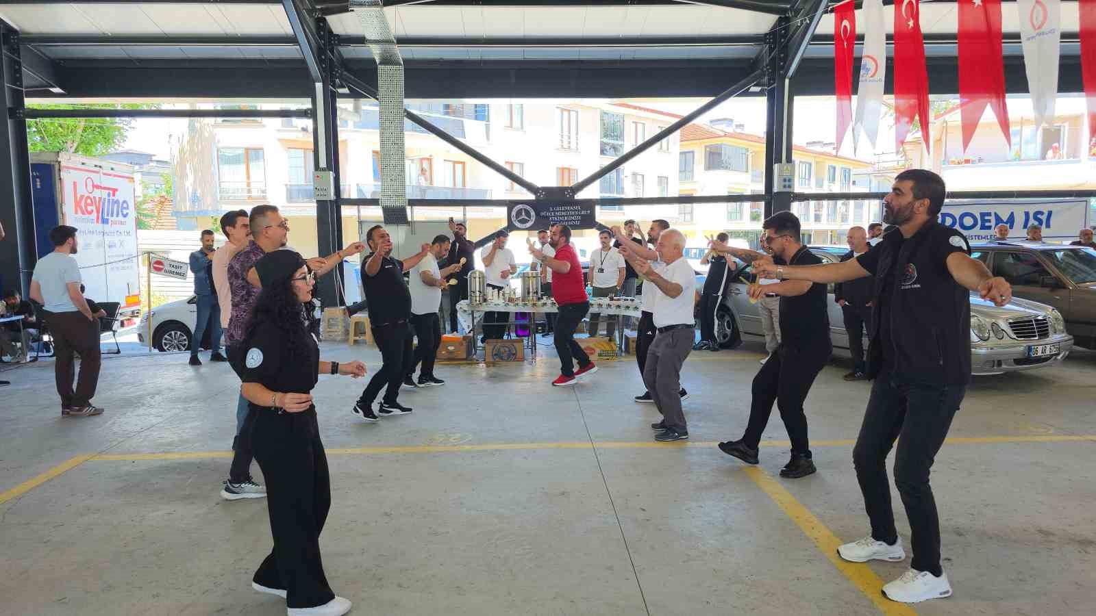 Nostalji otomobil tutkunları Düzce’de buluştu 5 nostalji otomobil tutkunlari duzcede bulustu 1 QTy3BXmW