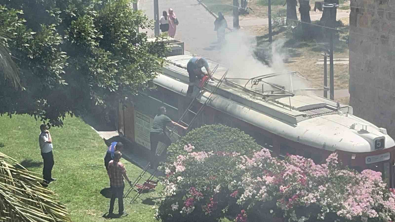 Nostalji tramvayında yangın: Esnafın dikkati tramvayı kül olmaktan kurtardı 6 nostalji tramvayinda yangin esnafin dikkati tramvayi kul olmaktan kurtardi 2 IZ5Oypdw