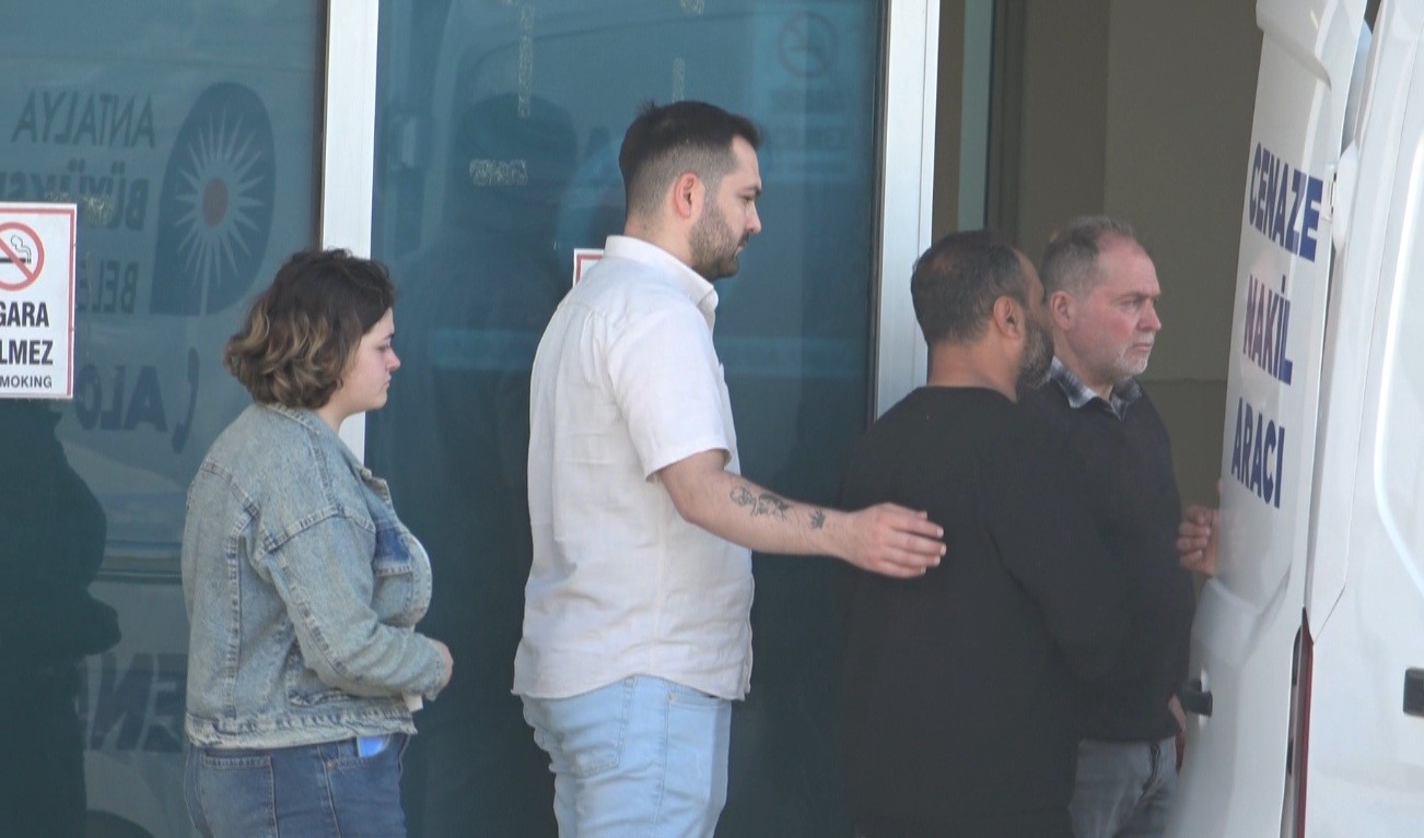 noter onunde dayisi tarafindan oldurulen kadinin cenazesi yakinlarina teslim edildi 0 TFc9baQd