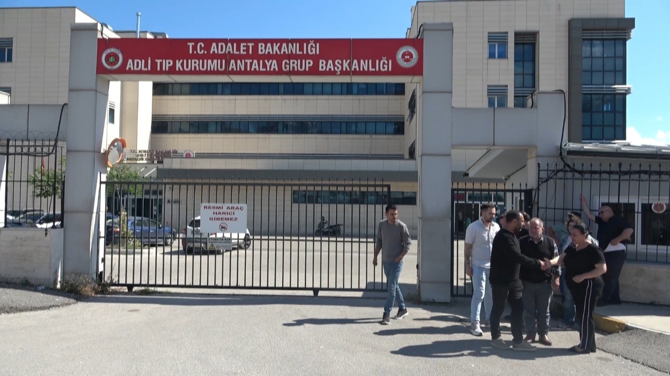 noter onunde dayisi tarafindan oldurulen kadinin cenazesi yakinlarina teslim edildi 1 eBsSLRIp