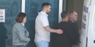 noter-onunde-dayisi-tarafindan-oldurulen-kadinin-cenazesi-yakinlarina-teslim-edildi-QMp4mPFt.jpg