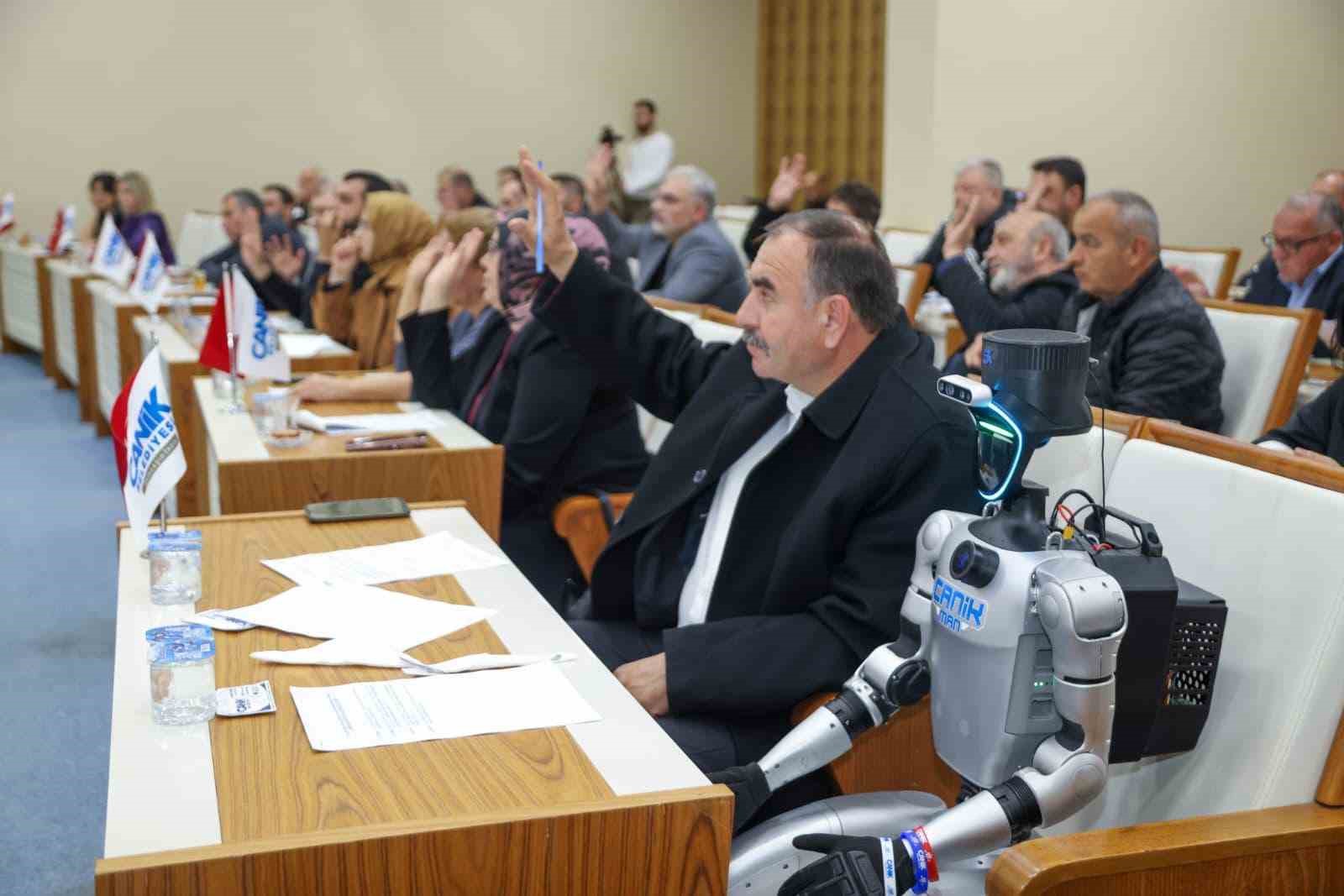 nufusa kayitli robot mecliste heyecanli anlar 1 QJIkhu5c
