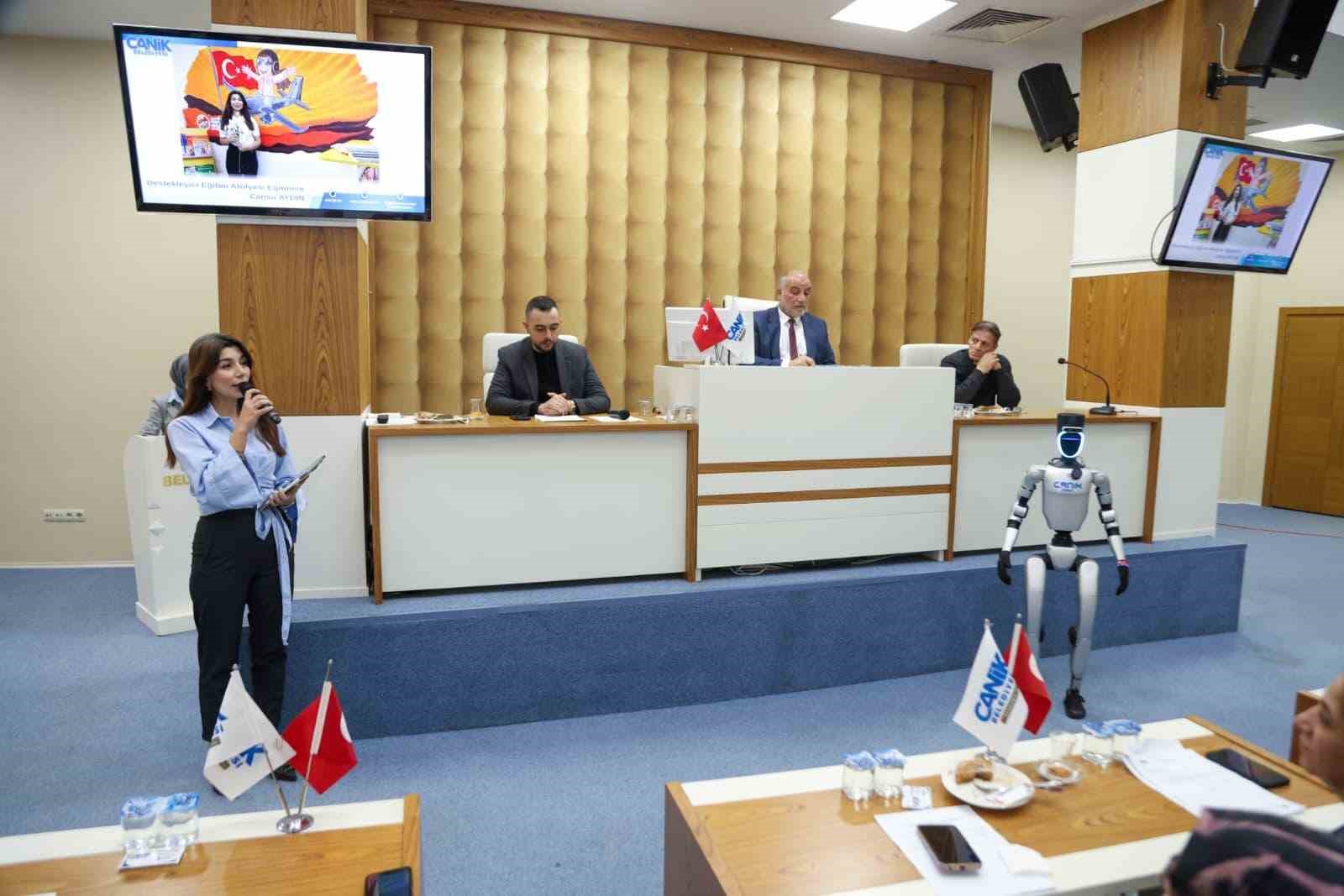 nufusa kayitli robot mecliste heyecanli anlar 3 WzeJgWV6