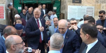 numan-kurtulmus-cuma-namazinda-ulu-camide-vatandaslarla-saf-tuttu-VPMXk3Ae.jpg
