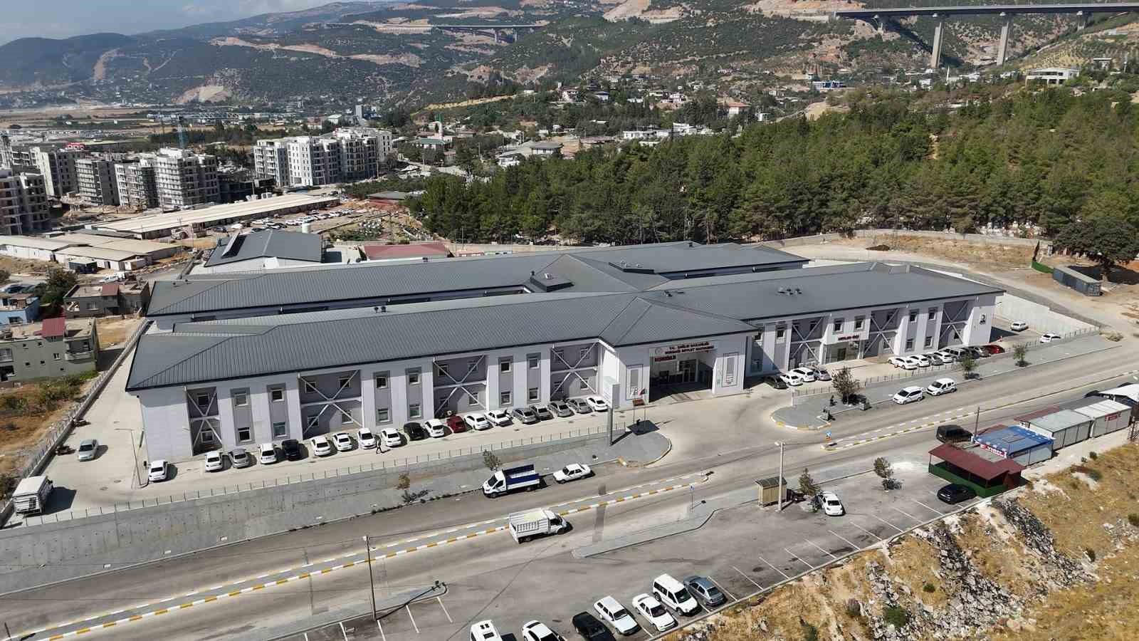 nurdaginda celik konstruksiyonlu hastane 9 ayda tamamlandi deprem bolgesine nefes oldu 1 QTmbmVF7