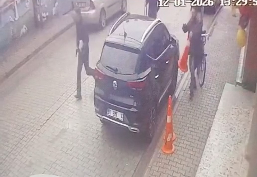 o anlar kamerada okul onunde ogretmene once yumruk atti ardindan ates etti 4 MB13s6cf