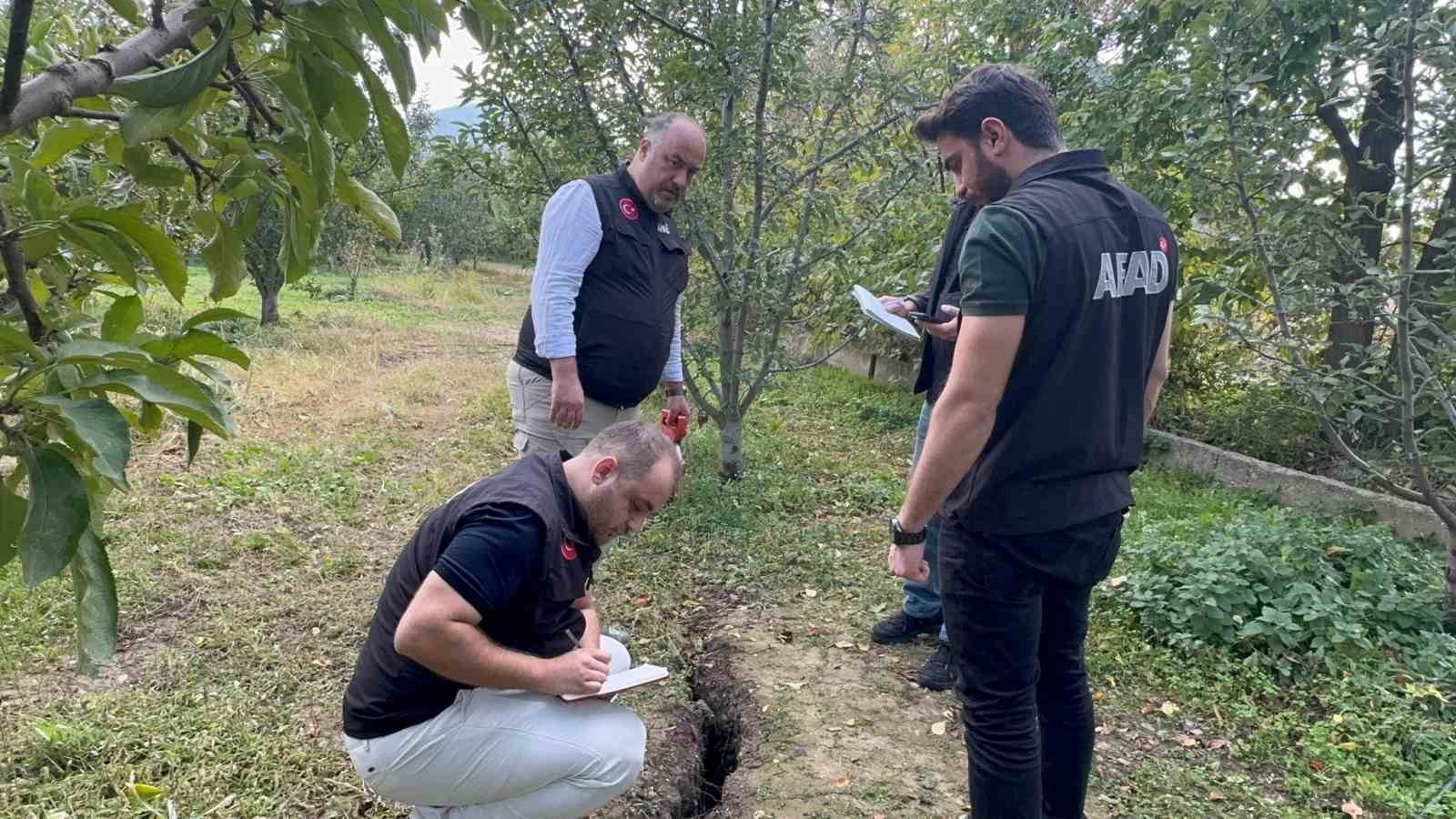 obruklarin olustugu duvarlarin catladigi egirdirde afad incelemeleri suruyor 0 keeXgU1s